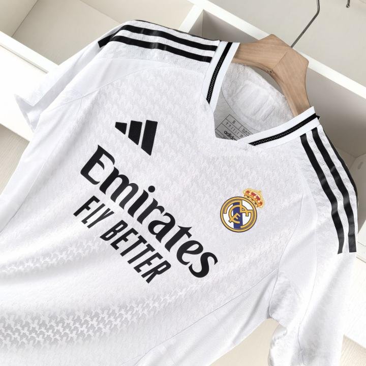 Real Madrid Home 24/25 Player Version – Authentic Jersey